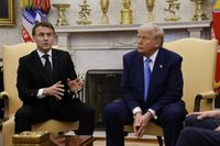 ترامب ينشر رسائل ماكرون