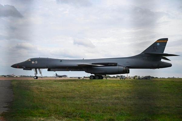 أميركا تسحب قاذفات B-1 من قاعدة بريطانية وسط مخاوف أمنية