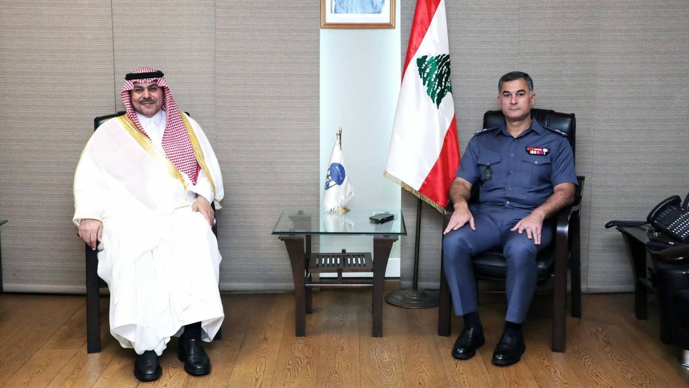 عبد الله يستقبل السفير السعودي