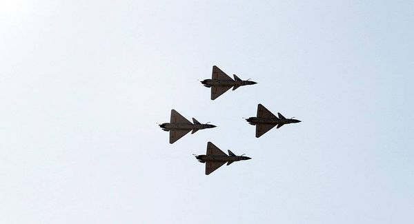 (فيديو وصور) مقاتلة "جي - 10" الصينية تبدأ مهامها القتالية
