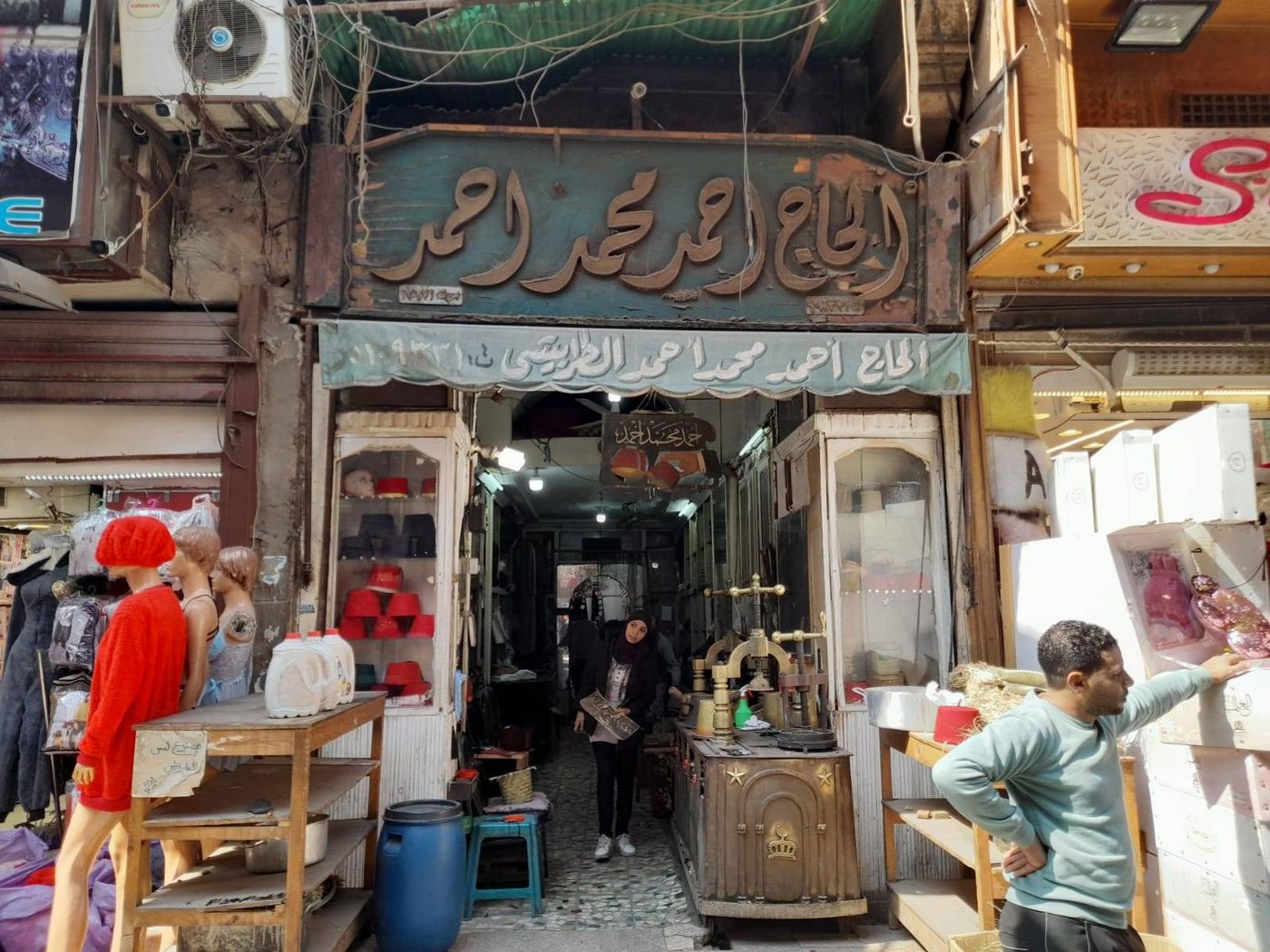 بالصور  -  مصنع "الطرابيش" الأقدم في "الغورية" منذ 207 سنوات.. "ألبس ملوك مصر  وزين مسلسل "باب الحارة" و"ستديوهات هوليوود""
