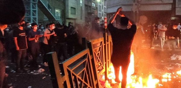 إيران تعلن العفو عن 15 ألف سجين أُدينوا بأعمال شغب