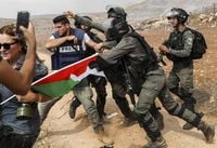 148 انتهاكاً إسرائيلياً بحق الصحافيين في فلسطين الشهر الماضي