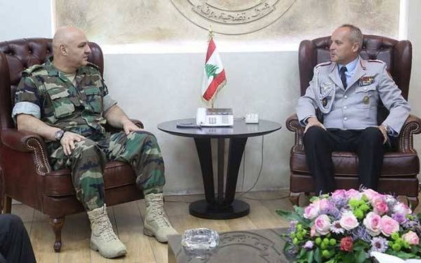 الملحق العسكري الألماني
ودّع قائد الجيش