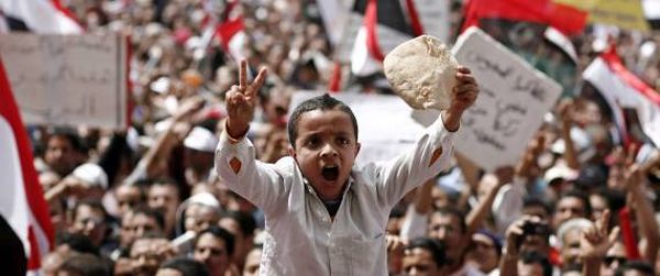 أهالي ضحايا ثورة يناير يستنكرون الهجوم عليها: إنهم يقتلون الشهداء مرتين