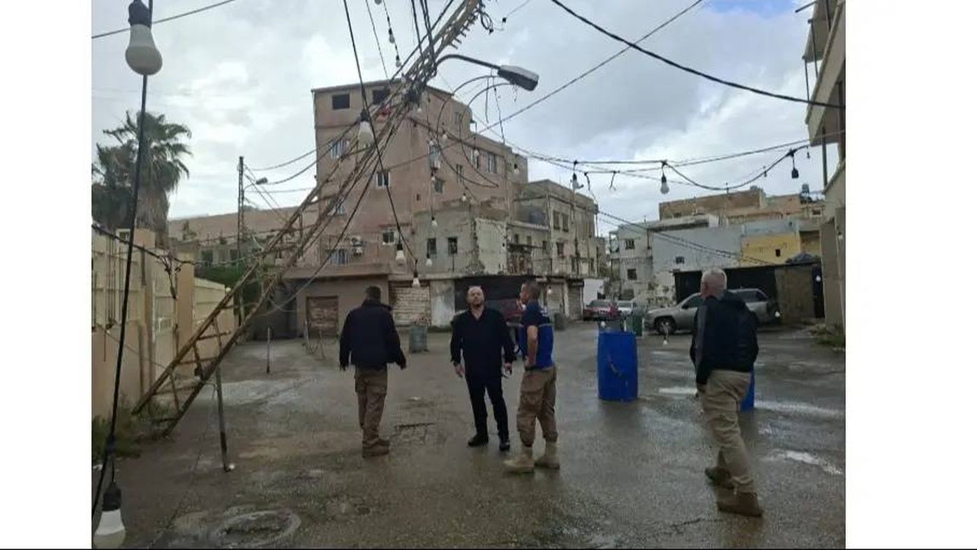 إقفال مؤقت لطريق في صيدا بسبب عمود كهرباء