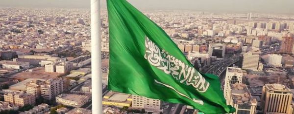 غريب جدا..ثري سعودي يوظف 50 شاباً لوظيفة مضحكة ومثيرة للدهشة