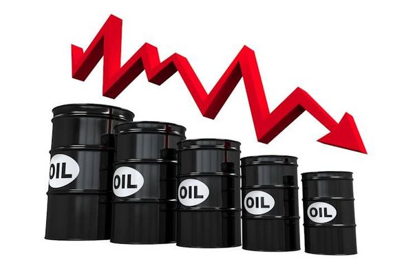 النفط يهبط لأدنى مستوى في 11 عاما