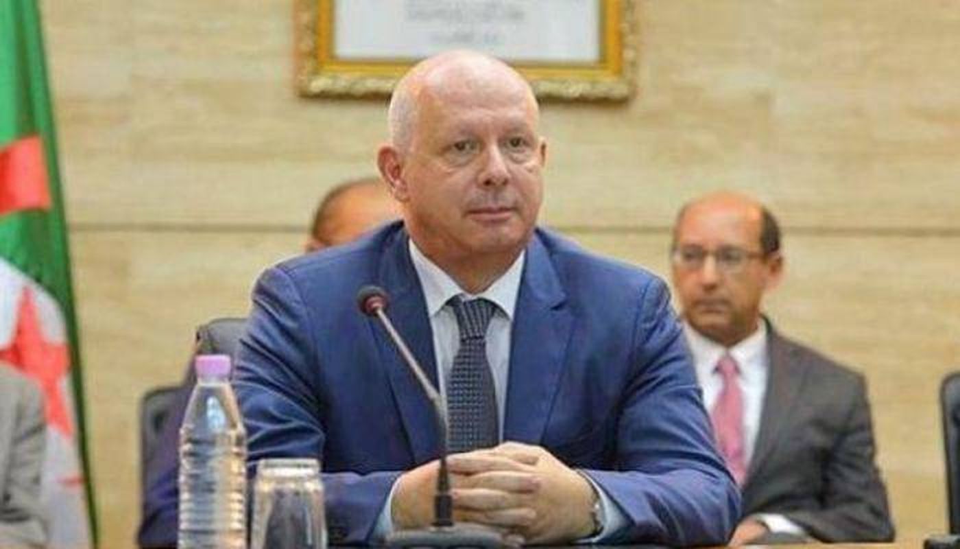 إقالة وزير المالية الجزائري