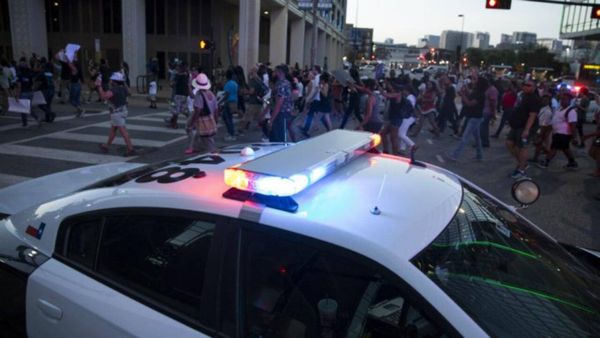 قتيلة برصاص أمني فيدرالي خلال حملة للهجرة