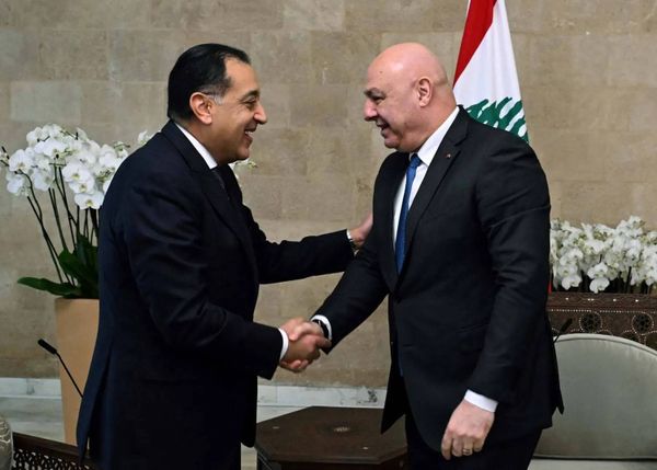 رسالة القاهرة لبيروت: الانقاذ الاقتصادي قبل التموضع السياسي