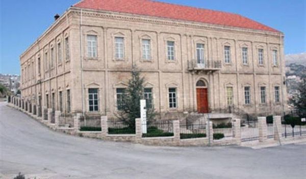 بيان صادر عن بلدية زحلة معلقة وتعنايل عن اصطباغ مياه نهر البردوني باللون الأحمر