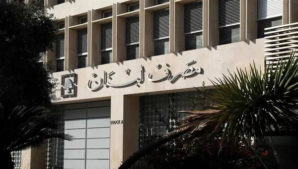 مصرف لبنان يدفع نحو «مجتمع بلا كاش»... نمو المدفوعات بالبطاقات 130%