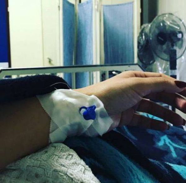 بعد قصة إنفصالها عن خطيبها.. نقل فنانة مصرية إلى المستشفى (صورة)