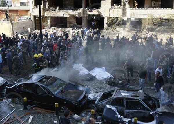 سفراء غربيون يؤكدون: لا حرب في لبنان
لكن الانفجارات والاغتيالات مستمرة