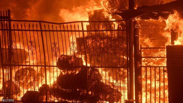 بالصور: حريق كاليفورنيا.. لقطات مخيفة ومنازل تحولت إلى رماد