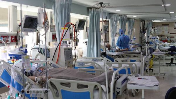 عدد الوفيات بسبب كورونا في إيران يقترب من 53 ألف حالة وفاة