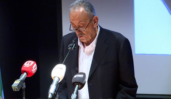 ما الذي فوّض به سيمون كرم؟