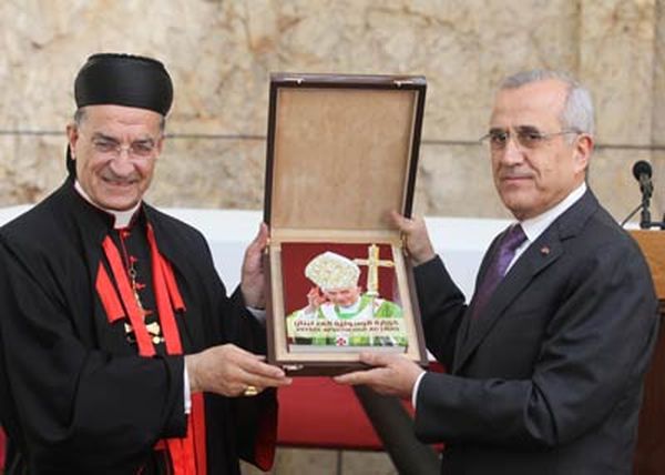 تصعيد سياسي وإعلامي بين حزب الله والمستقبل يأخذ أبعاداً خطرة ...
سليمان: لعدم الاعتماد على الحمايات الخارجية والراعي: لتداول السلطة بالشكل الديموقراطي ...
بري : المبادرات الداخلية لم تعد تجدي ويجب العمل من الخارج وعلينا الاستعانة بصديق