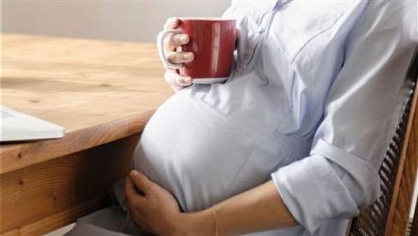 ما علاقة الكافيين بإنجاب أطفال بدناء؟