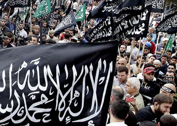التكفيريّون يُسيطرون على طرابلس ... لامكان للحريري وتيّاره
مشايخ المساجد يلعبون على الوتّر المذهبي : نُريد استرجاع حقوق السنّة