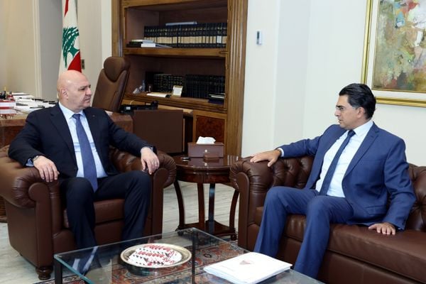 وزير الإعلام المحامي بول مرقص أطلع رئيس الجمهورية على مشاركته في قمة الإعلام العربي في دبي واللقاءات التي عقدها خلالها وبحث معه في شؤون الإعلام لاسيما تطبيق قانون الإعلام الجديد وورشة تحديث إذاعة لبنان التي بدأ العمل بها