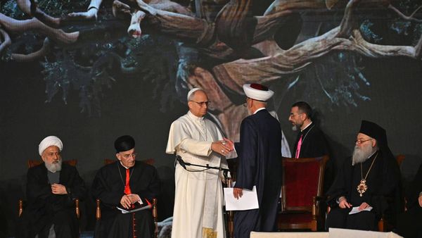 البابا لاوون من ساحة الشهداء: دعوة إلى اللبنانيين للتمسك بالسلام والتعايش