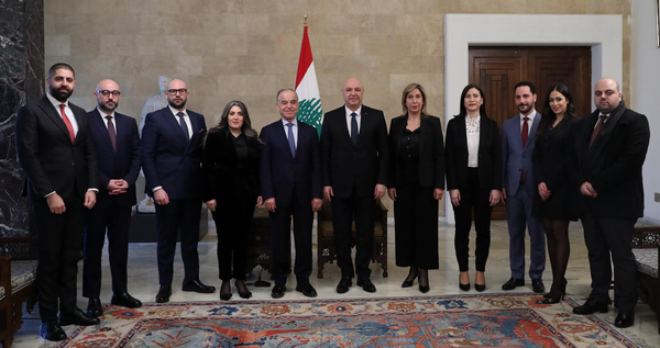 عون: مُحاربة الفساد مُهمّة أساسيّة في عهدي
لتشكيل حكومة قريباً بعيدا عن الزواريب الطائفيّة