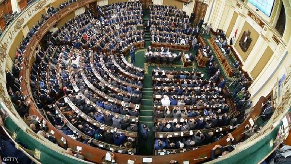 البرلمان المصري يقرّ الموازنة وملحقاتها