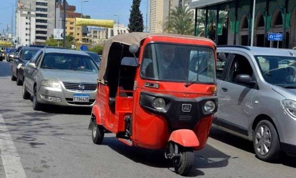 بلدية البترون تكيل بمكيالين: “التوك توك” ممنوع والسيارات الكهربائية طليقة