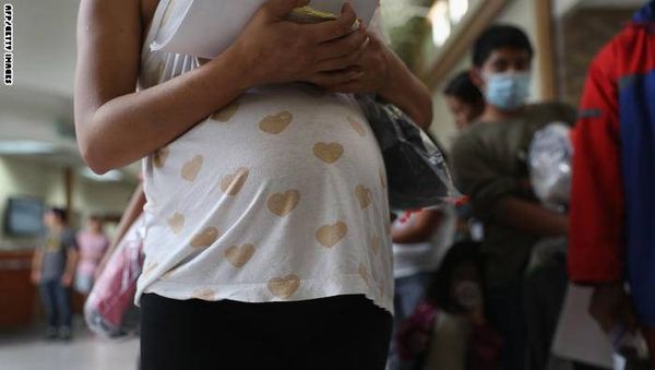أمريكية تزيّف حملها وتقتل صديقتها الحامل وتسرق طفلتها