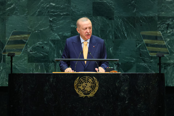 تركيا تدين ممثلاً كوميدياً بإهانة أردوغان وتأمر بالإفراج عنه