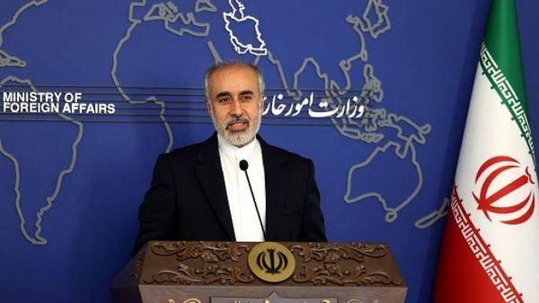 ايران تنأى بنفسها عن منفذ الهجوم على سلمان رشدي