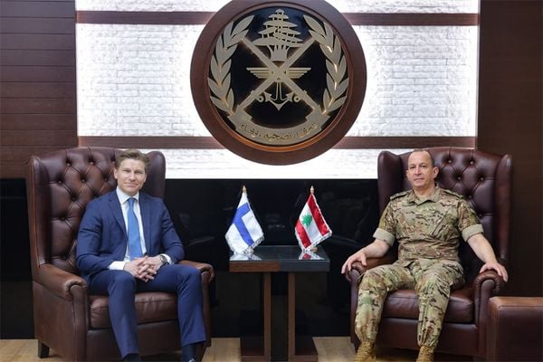 هيكل ووزير الدفاع الفنلندي يبحثان مستقبل "اليونيفيل" ودعم الجيش