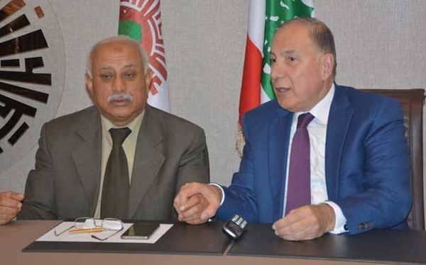 دبوسي عرض مع وفد نقابة مالكي
شاحنات «الترانزيت» مشاكل القطاع