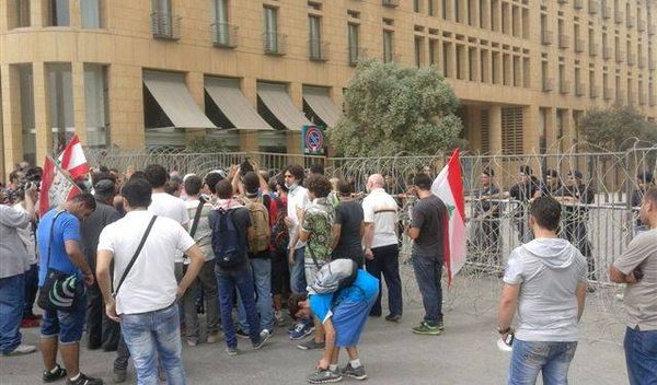 ناشطو الحراك يجتمعون مع اللّجنة المعنية بـ"ملف النفايات"