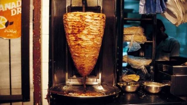 سندويشة شاورما تتسبب بطلاق مصرية من زوجها