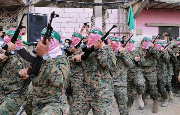 إعفاء دبور من صلاحيّات وتعيين سفير لفلسطين طُرح
الفصائل تنشىء لجانًا أمنيّة في المخيّمات لضبط السلاح