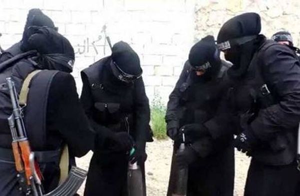 ابنة شرطي فرنسي تتحول إلى عنصر خطير في تنظيم الدولة (فيديو)