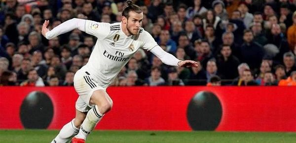 وكيل أعمال غاريث بيل يفتح النار على جمهور ريال مدريد: عليكم تقبيل قدميه!