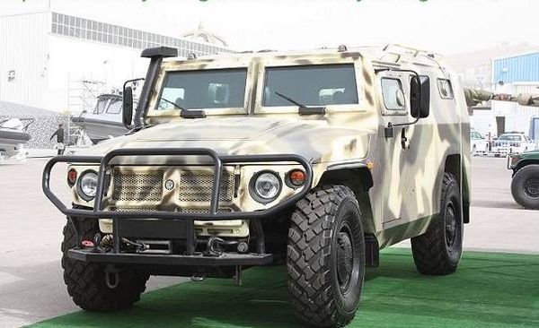 بالفيديو ...العربة العسكرية الروسية TIGER تتفوق بسهولة على عربة الـ HAMMER الأميركية