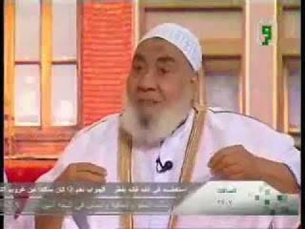 شيخ مصري يقسم بالله أنه تزوج جنية وأنجب منها 3 أولاد بالفيديو.