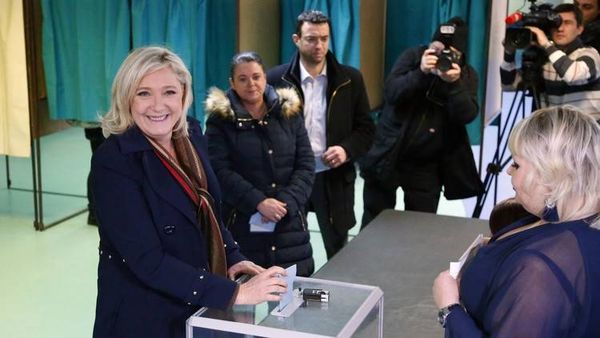 الانتخابات الجمهورية الفرنسية: فوز اليمين وفشل اليمين المتطرف