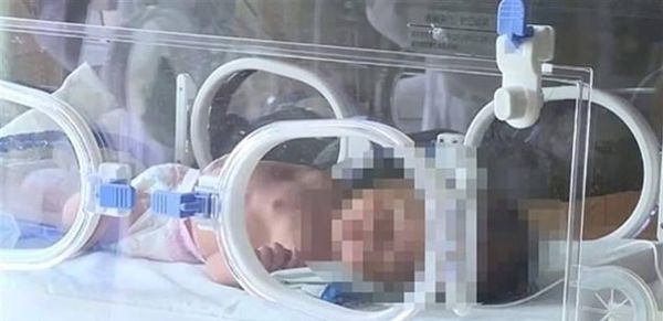 رجلٌ يبيع طفلته المولودة حديثاً بـ 6 آلاف دولار
