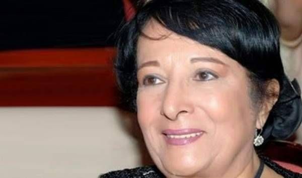 سميرة عبد العزيز إلى جانب محمد صبحي في مسرحيته الجديدة