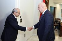 عرض مع سلام نتائج لقاءاته في نيويورك وسبل معالجة ما حصل في منطقة الروشة
عون: لا يجوز أن تستغلّ حريّة الإعلام للتحريض على رموز الدولة أو الترويج للنعرات الطائفيّة