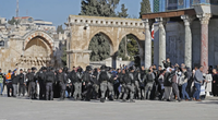 في القدس: صدامات في باحة المسجد الأقصى.. وجرحى بالعشرات