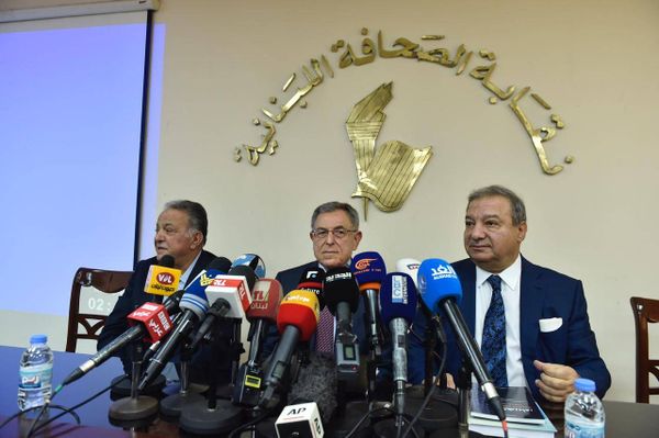 اعنف هجوم في مؤتمر صحافي للرئيس السنيورة
يدافع فيه عن نفسه ويهاجم حزب الله