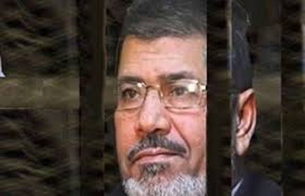اللقطات الأولى لمحاكمة مرسي في قضية الاتحادية 