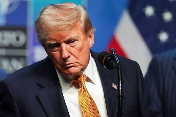 ترامب: تم إخطار إيران بأن أي سفينة أو قارب يزرع ألغاما جديدة سيتم تدميره فورا وبشكل منهجي